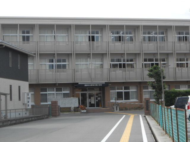 小学校　愛荘町立愛知川東小学校（小学校）まで800m