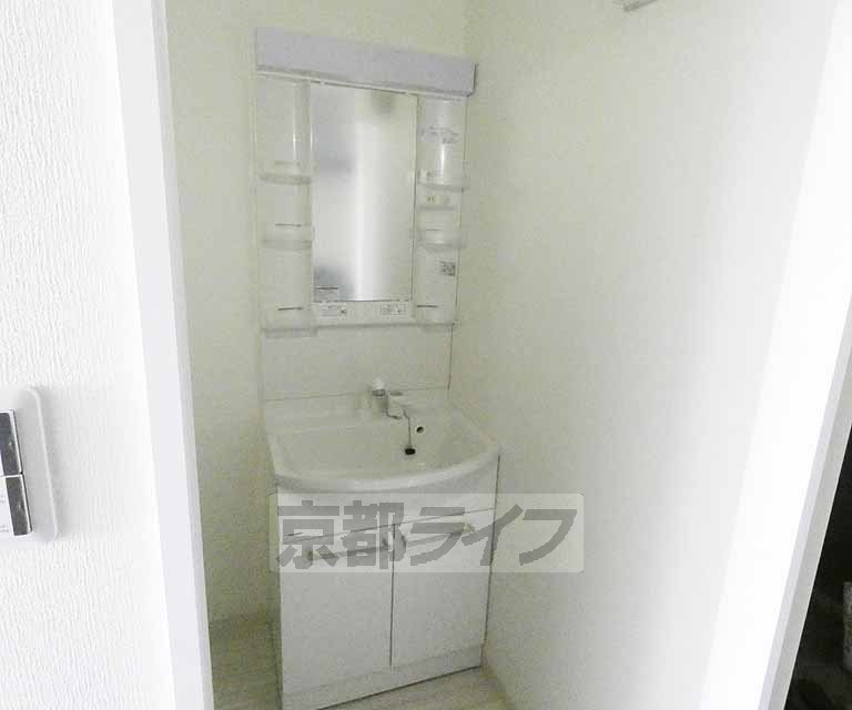 洗面設備　独立洗面台完備です。