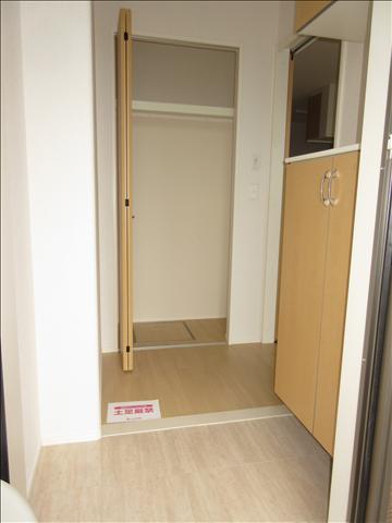 玄関　下駄箱付きの玄関