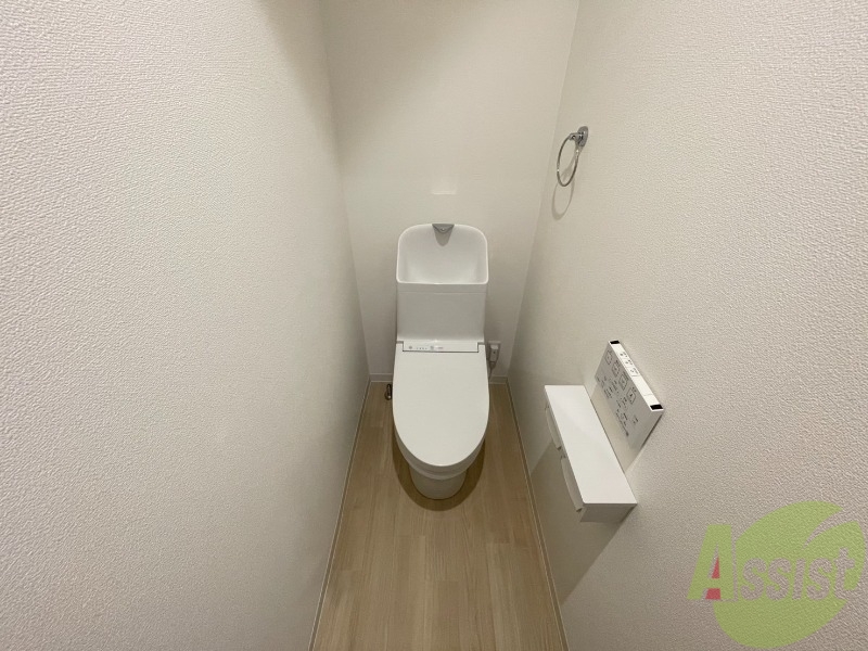 トイレ　奥ゆきがあるため圧迫感なくスッキリとしています