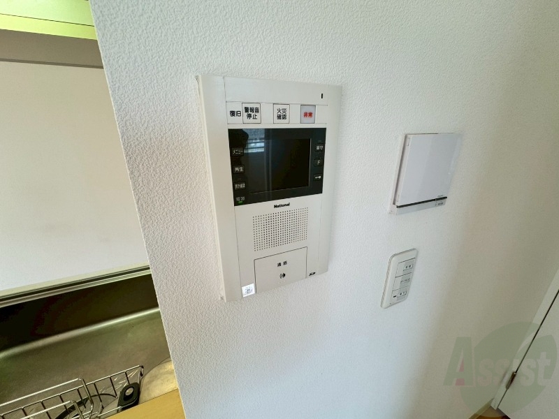セキュリティ　ＴＶモニター付インターホンです。来客者の顔が見えるので安心！