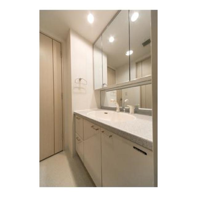 洗面設備　※写真は同タイプ住戸です。