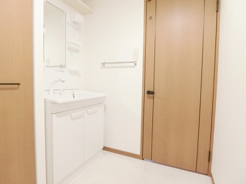 洗面設備　別部屋の写真です。現況優先となります。