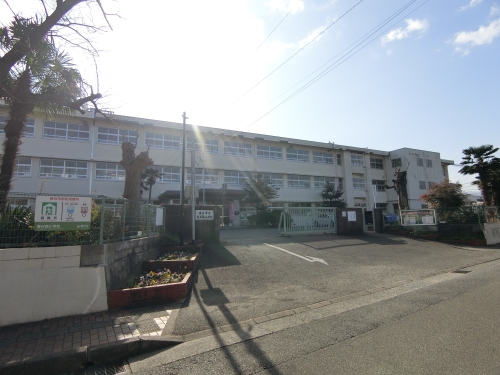 小学校　春日市立春日西小学校（小学校）まで800m