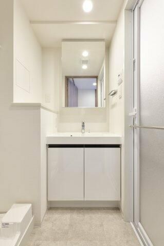 洗面設備　写真は同タイプ住居です。