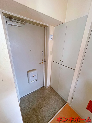 玄関　写真は参考写真です。現況を優先してください。