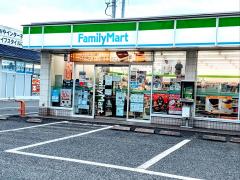 コンビニ　ファミリーマート 八日市春日町店（コンビニ）まで365m