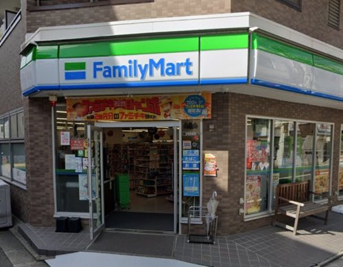 コンビニ　ファミリーマート 田園調布本町店（コンビニ）まで110m