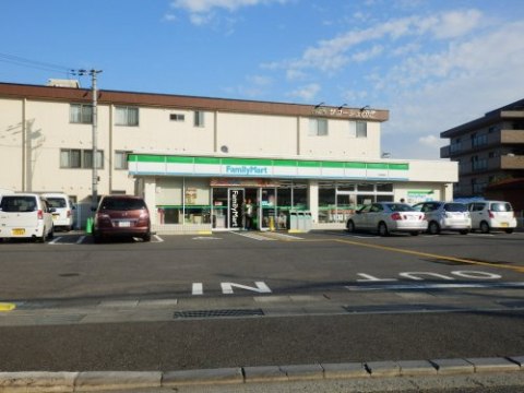 コンビニ　ファミリーマート　大津唐崎一丁目店（コンビニ）まで400m