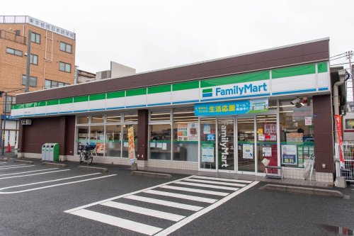 コンビニ　ファミリーマート 上板橋三丁目店（コンビニ）まで633m