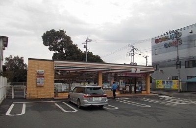 コンビニ　セブンイレブン三島松本南店（コンビニ）まで550m