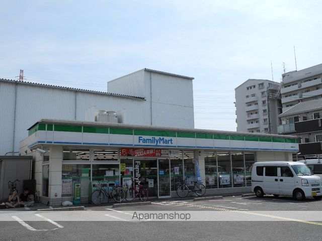 コンビニ　ファミリーマート（コンビニ）まで3030m