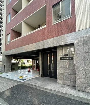 エントランス　落ち着いたエントランスです
