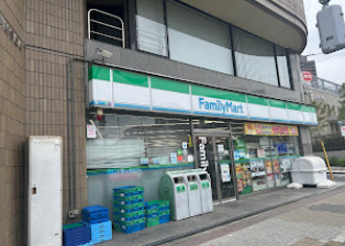 コンビニ　ファミリーマート 北品川三丁目店（コンビニ）まで722m