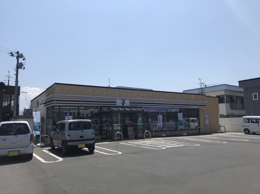 コンビニ　セブンイレブン 弘前弘高下店（コンビニ）まで317m