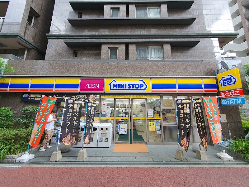 コンビニ　ミニストップ博多駅前3丁目店（コンビニ）まで10m