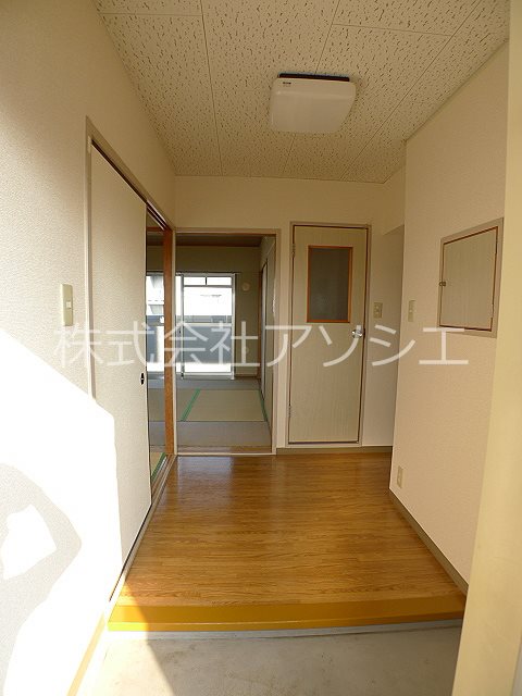 玄関　※同タイプ　別部屋参考　玄関ホール