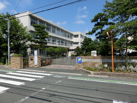 中学校　浜松市立蜆塚中学校（中学校）まで379m