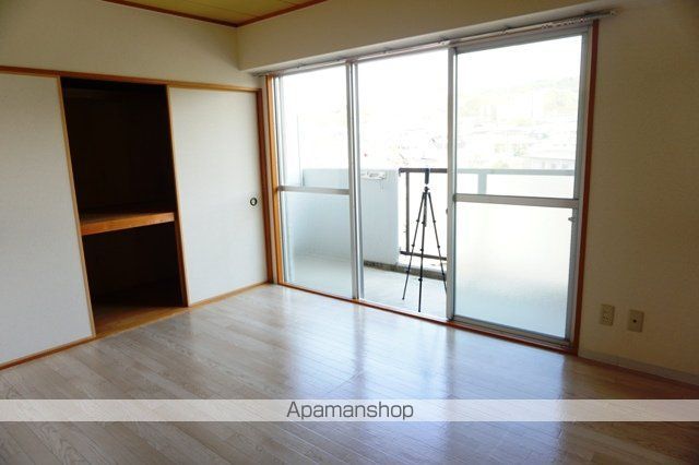 グリーンピア東寝屋川の居間写真