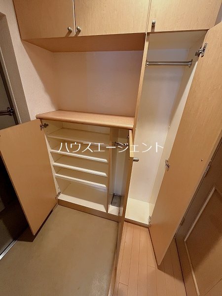 エントランス　シューズBOX、玄関収納、充実しています。