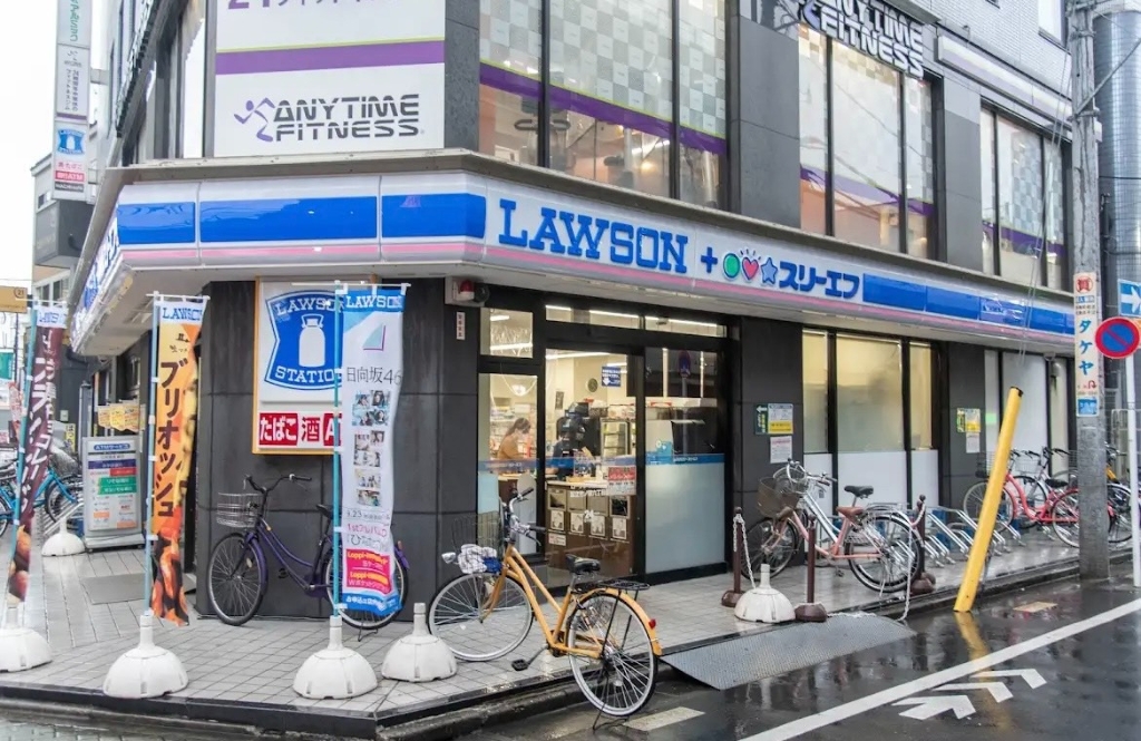 コンビニ　ローソン・スリーエフ 足立竹ノ塚六丁目店（コンビニ）まで64m