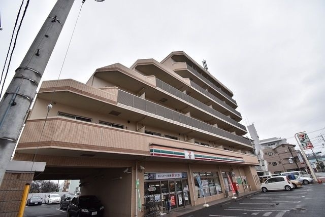 建物外観　オートロック完備