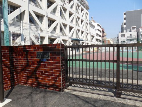 小学校　墨田区立二葉小学校（小学校）まで300m
