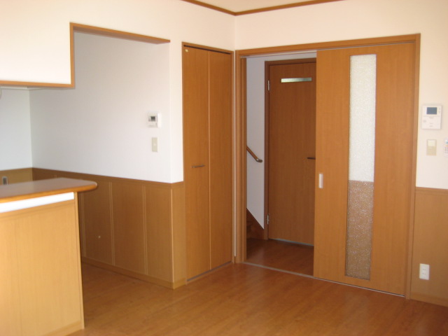 居室・リビング　写真は、別部屋の同タイプです。