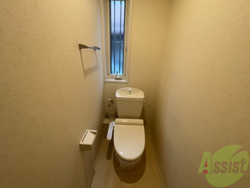 トイレ　温水洗浄便座付きのトイレは、使用しやすくうれしいですね。