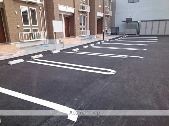 駐車場　駐車場