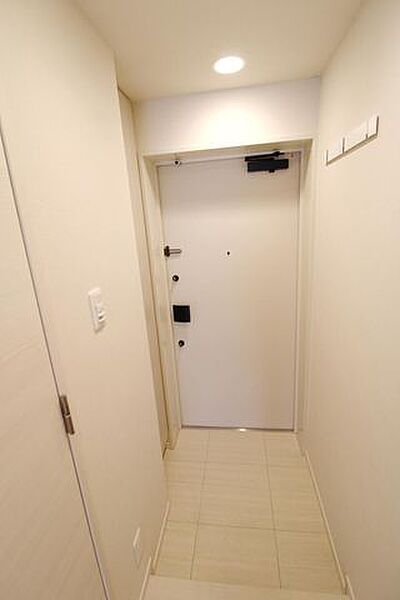 玄関　※別部屋の参考写真です。