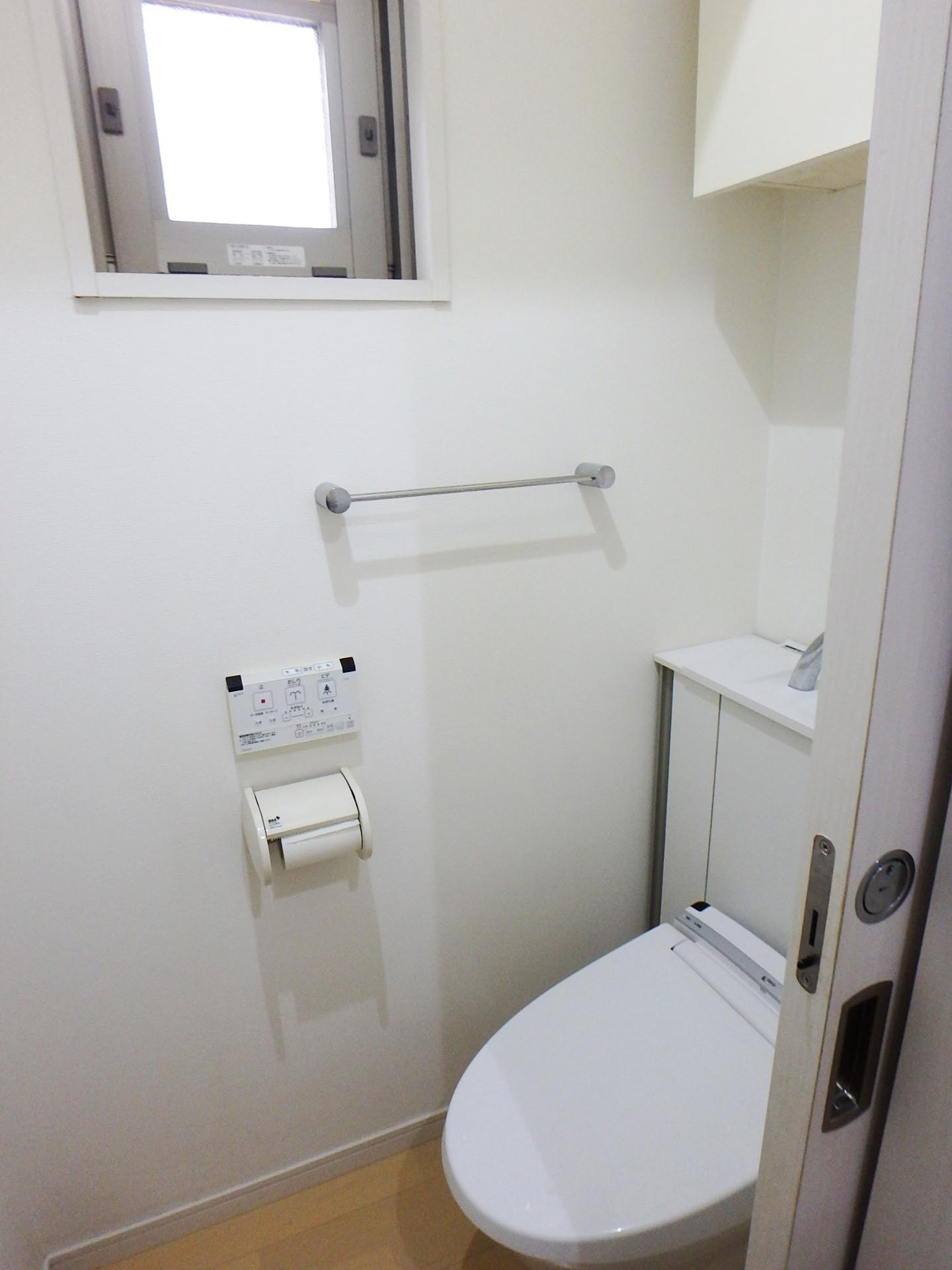 小田急線 千歳船橋駅 徒歩5分 8階建 築15年のトイレ写真
