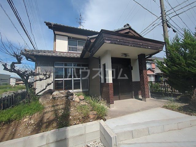 愛西市町方町戸建