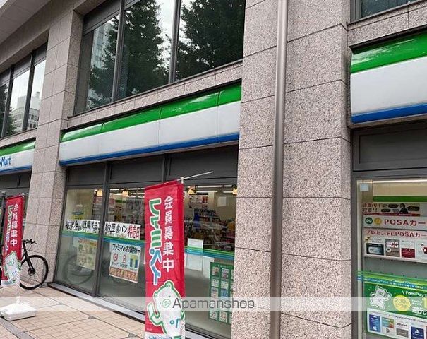 コンビニ　ファミリーマート 日本橋本町二丁目店（コンビニ）まで142m