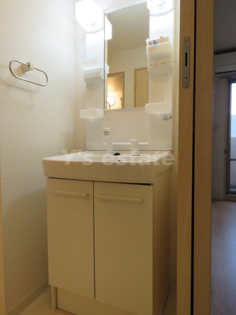 洗面設備　この写真の反転タイプです。