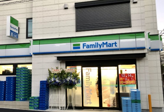 コンビニ　ファミリーマート 世田谷北沢三丁目店（コンビニ）まで416m