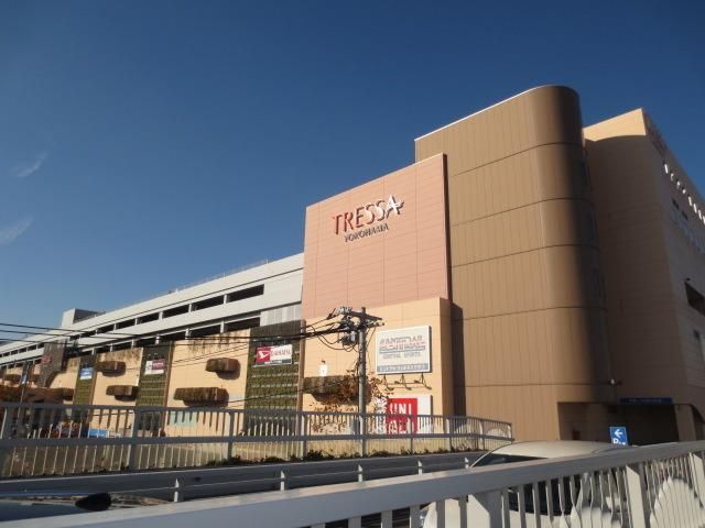 ショッピングセンター　トレッサ横浜（ショッピングセンター）まで892m