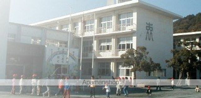 小学校　森小学校（小学校）まで826m