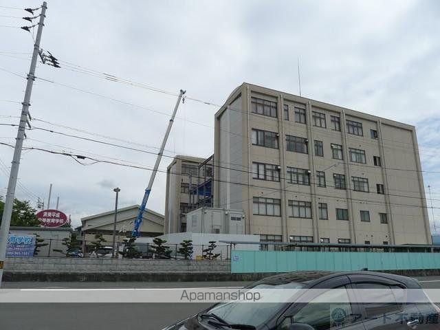 中学校　済美平成中学校（中学校）まで738m