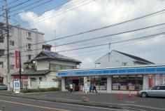 コンビニ　ローソン厚木恩名一丁目店（コンビニ）まで331m