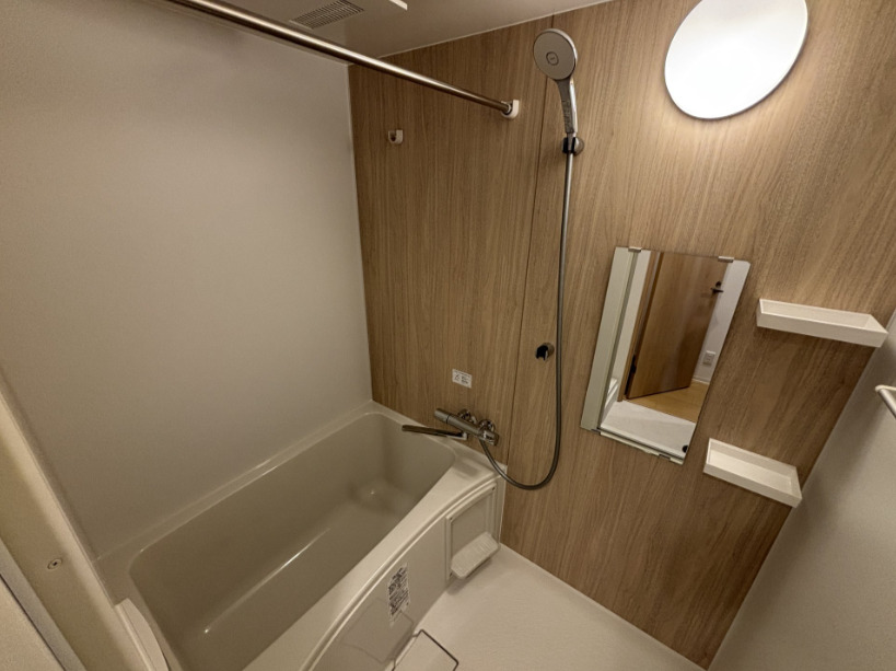 バス・シャワールーム　※別部屋の参考写真です。