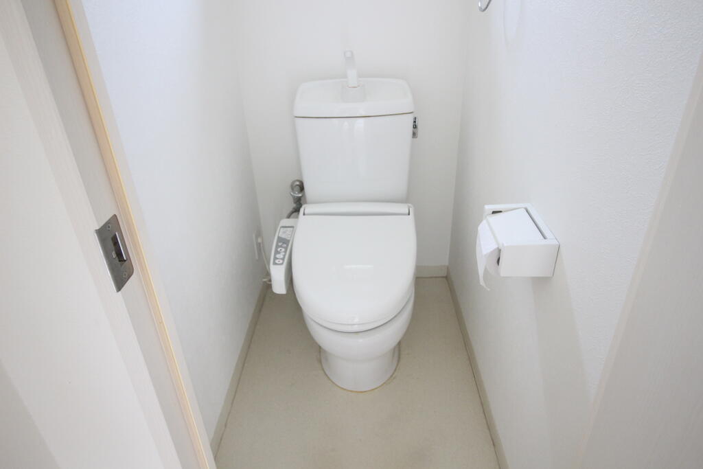 ＪＲ高徳線 佐古駅 徒歩14分 2階建 築18年のトイレ写真