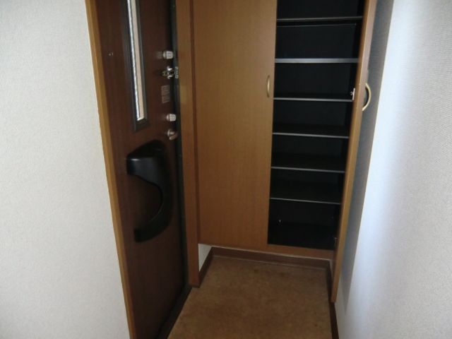 その他設備　容量豊富なシューズＢＯＸ！Ｗロックタイプの玄関ドアキーです！
