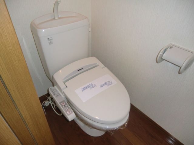 トイレ　シャワー付きトイレを完備しています！