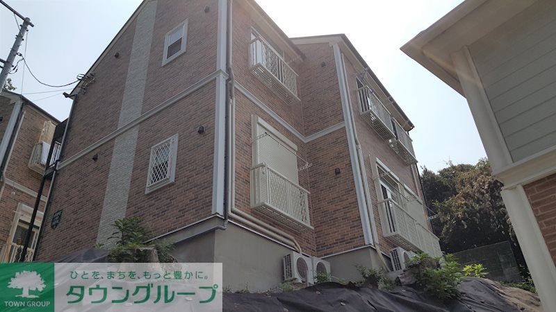 建物外観　レンガ調のお洒落な外観のアパート。2棟現場手前の建物です！