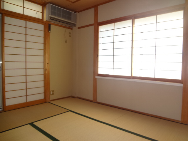 ホワイトハイツの居間写真