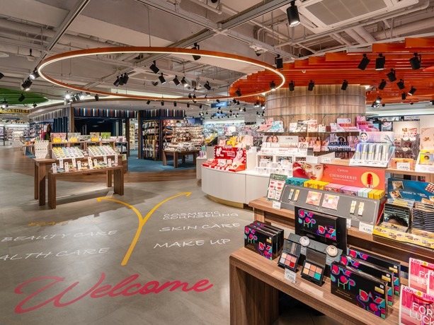ドラックストア　アインズ＆トルペ札幌国際ビル店（ドラッグストア）まで872m
