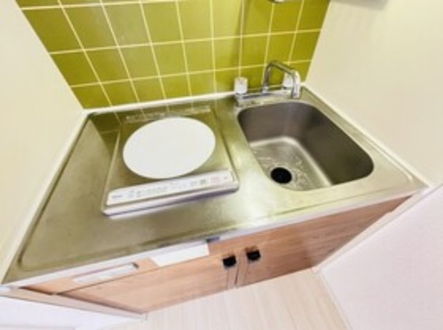 キッチン　同じ間取りの別部屋の写真になります。