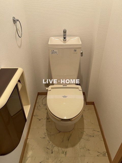 ＪＲ中央線 高円寺駅 徒歩8分 3階建 築25年のトイレ写真