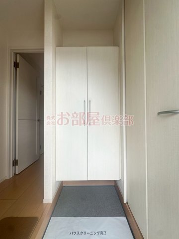 玄関　収納もある玄関です
